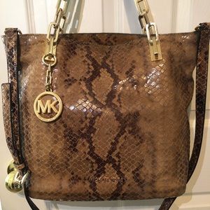 Michael Kors “Brooke” shoulder bag